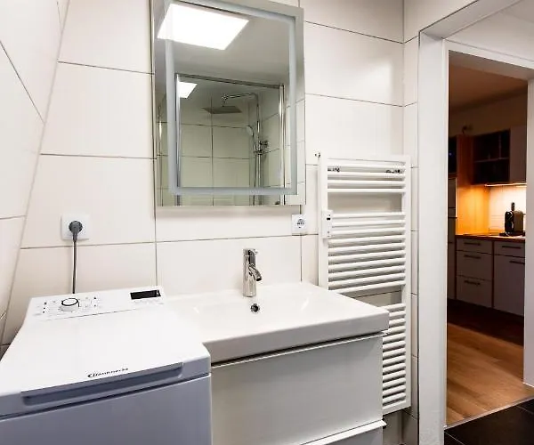 Festwiese - Modernes Nahe Neustadter Innenstadt * Нойштадт-ан-дер-Вайнштрасе