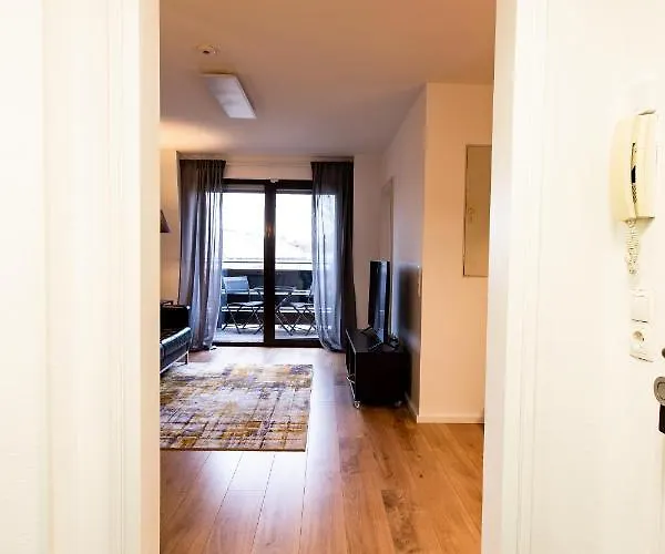 Festwiese - Modernes Nahe Neustadter Innenstadt * Нойштадт-ан-дер-Вайнштрасе